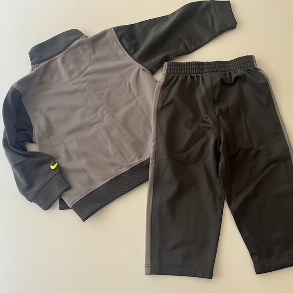 NIKE 2 pc sweatsuit - toddler size 18mo - Picture 4 of 5
